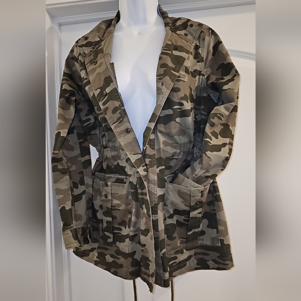 Universal Thread Medium - image 1